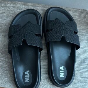 MIA Black Slide Sandals H slide